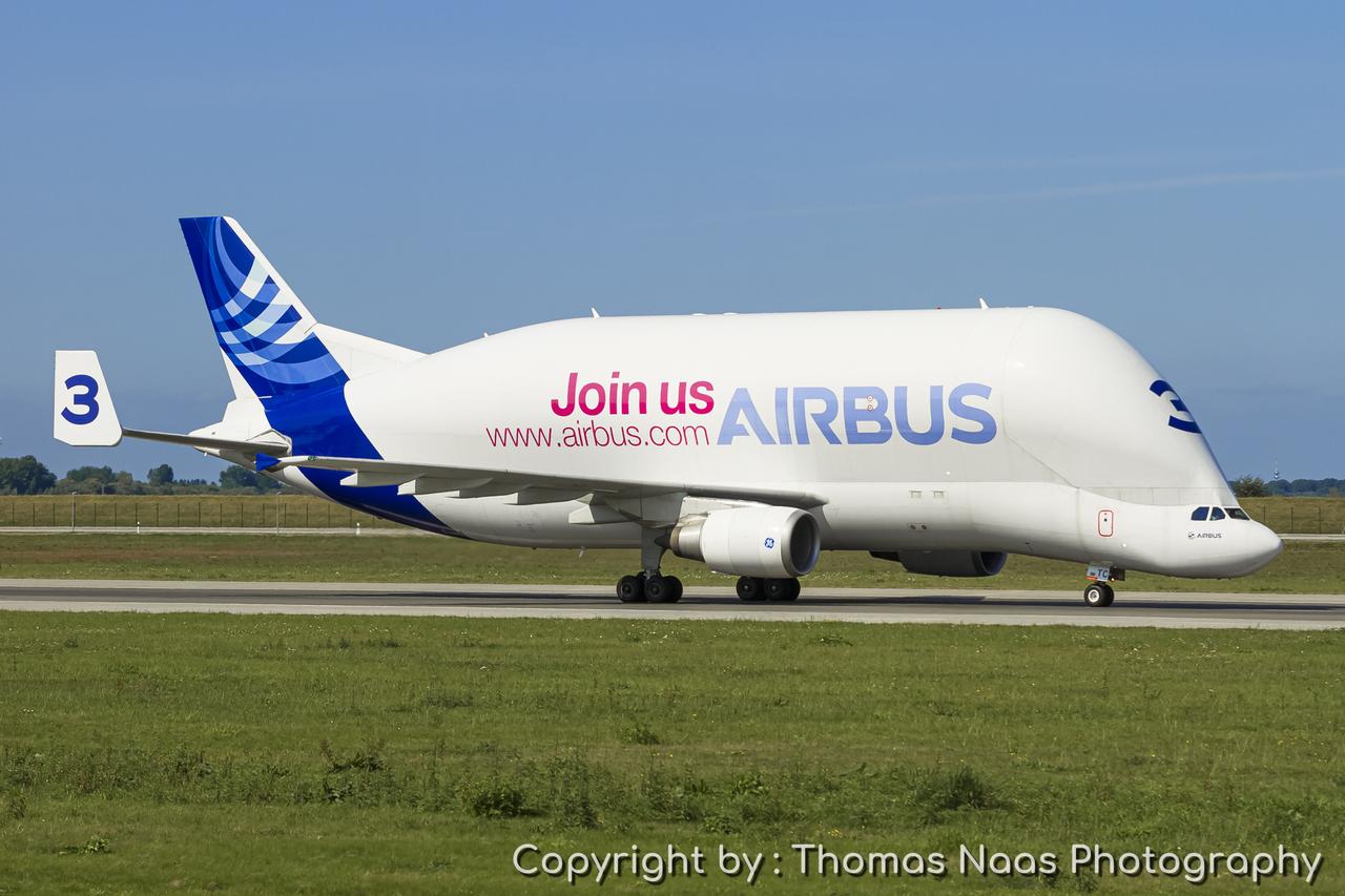 Image de Béluga sur lequel il est peint 'Join us' et lien vers la page 'Nous rejoindre'